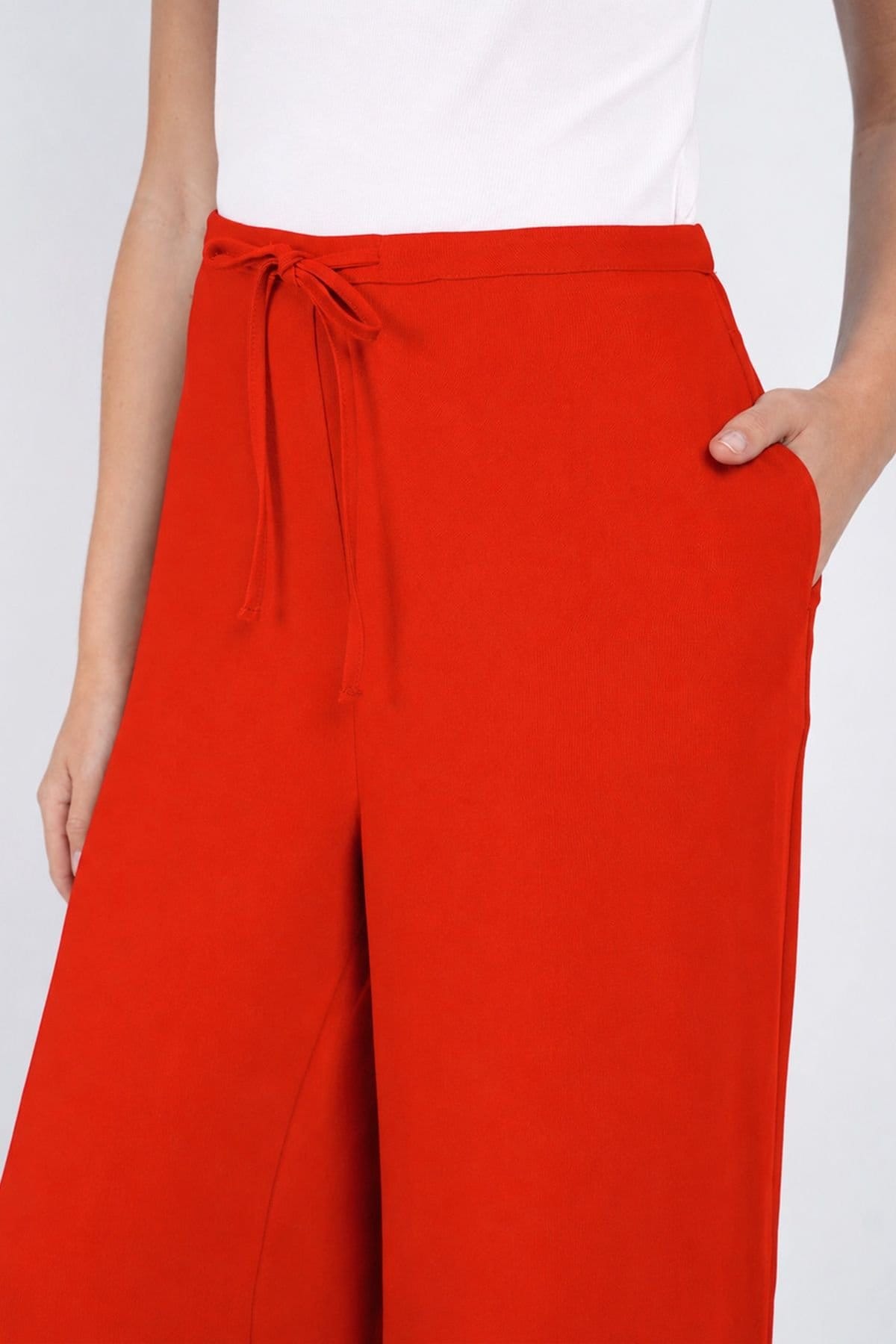 Kettlewell Kettlewell Women's Soft Tailored Wide Leg Trousers in Scarlet - 4