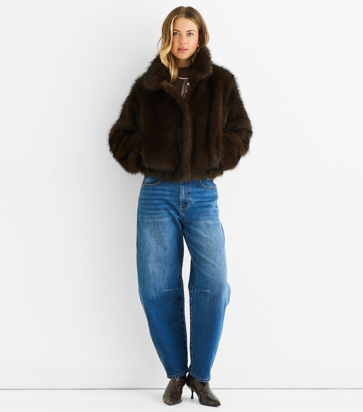 Gini London Women's Mid Brown Short Faux Fur Jacket Gini London New Look