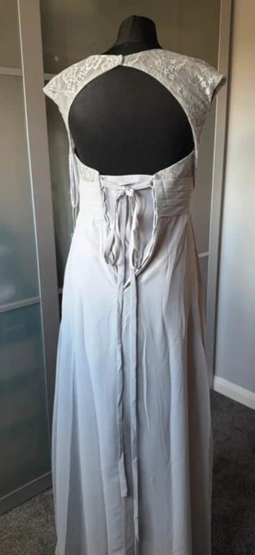 Wedding NWT lovely silver grey lace/chiffon dress size 16