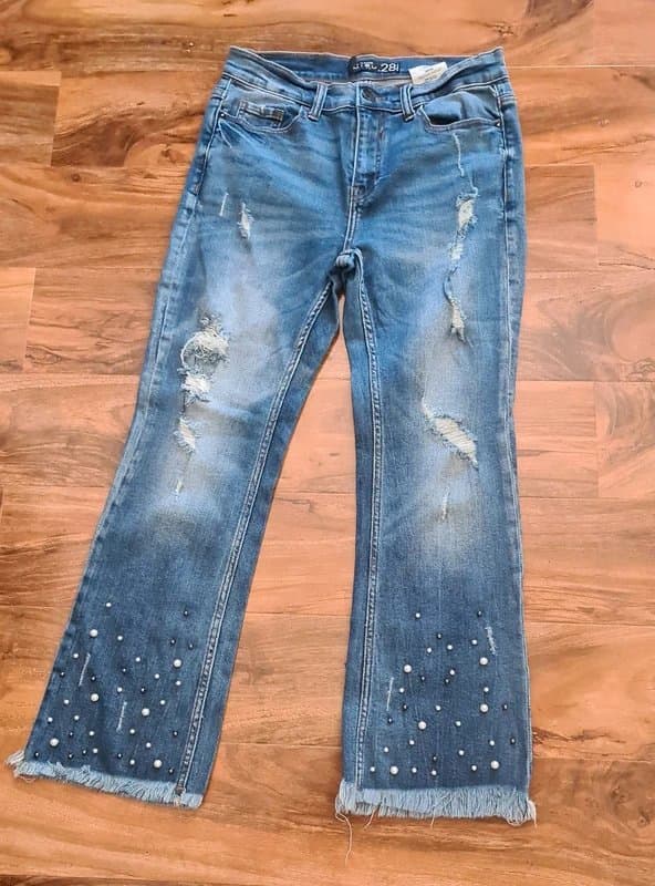 Amisu 🌸Beautiful kick flared ripped pearl jeans Amisu size waist 28