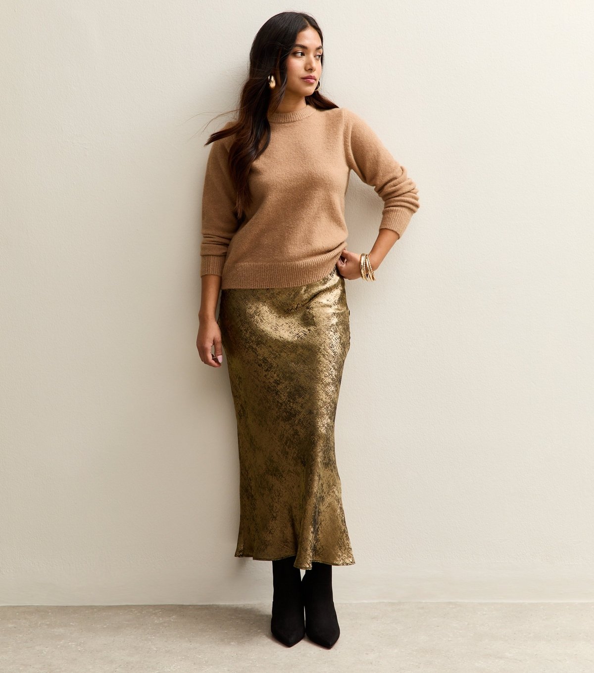 New Look Women's Petite Gold Bias Cut Midi Skirt New Look - 3