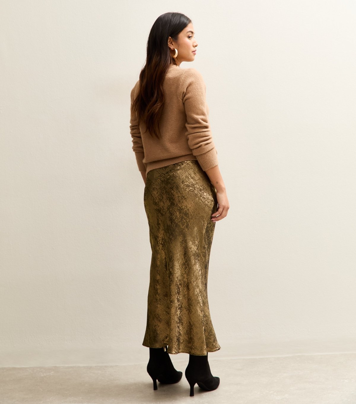 New Look Women's Petite Gold Bias Cut Midi Skirt New Look - 4