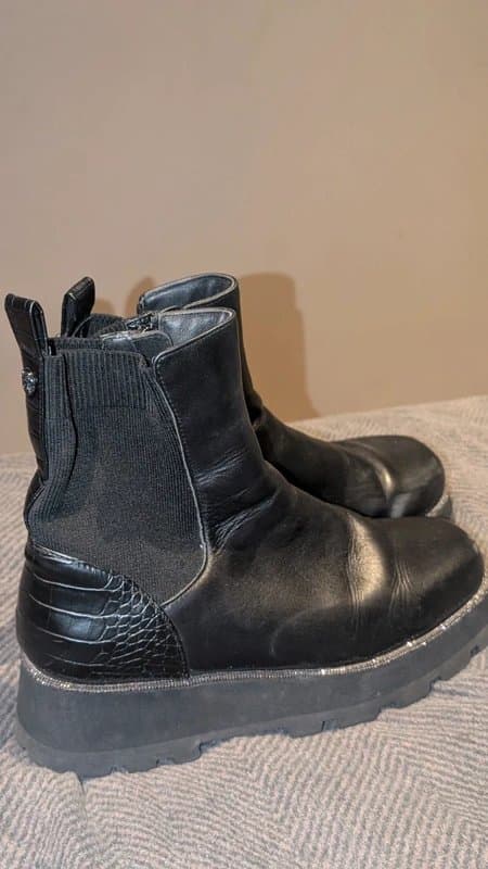 Moda In Pelle Moda in Pelle black boots