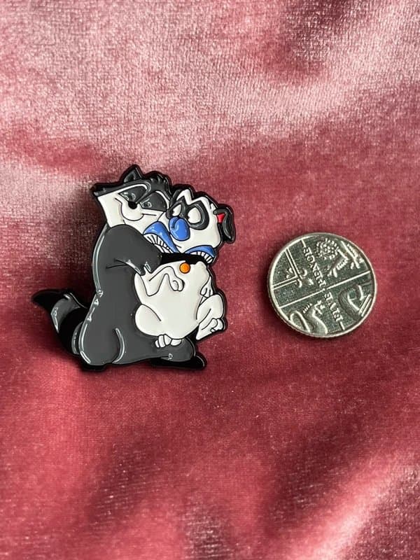 Meeko & Percy Pocahontas’ Pets Percy Pug & Meeko Meerkat Cute Cartoon Collectors Pin Badge