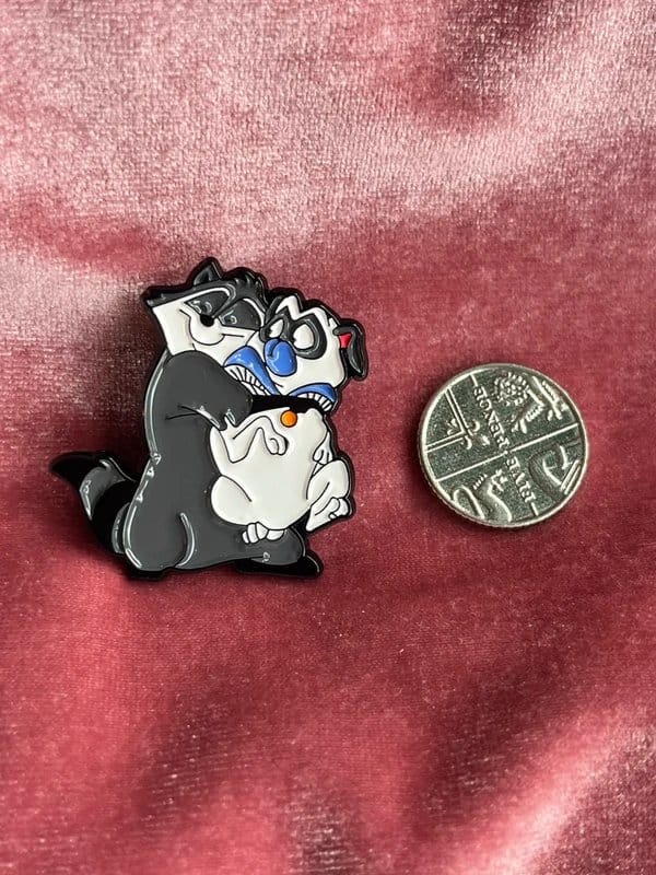 Meeko & Percy Pocahontas’ Pets Percy Pug & Meeko Meerkat Cute Cartoon Collectors Pin Badge - 1