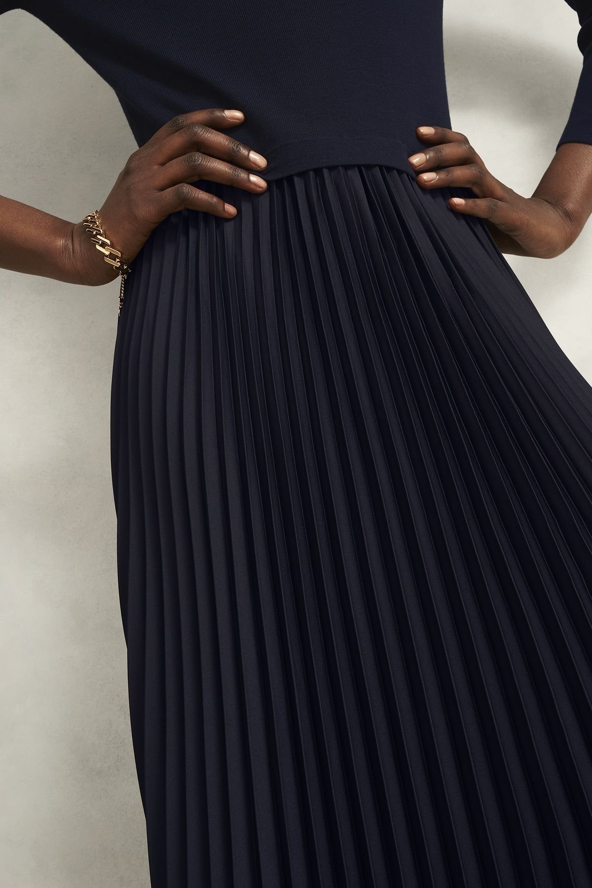 Hobbs London Hobbs London Women's Lucinda Knitted Pleated Dress in Dark Navy - 3