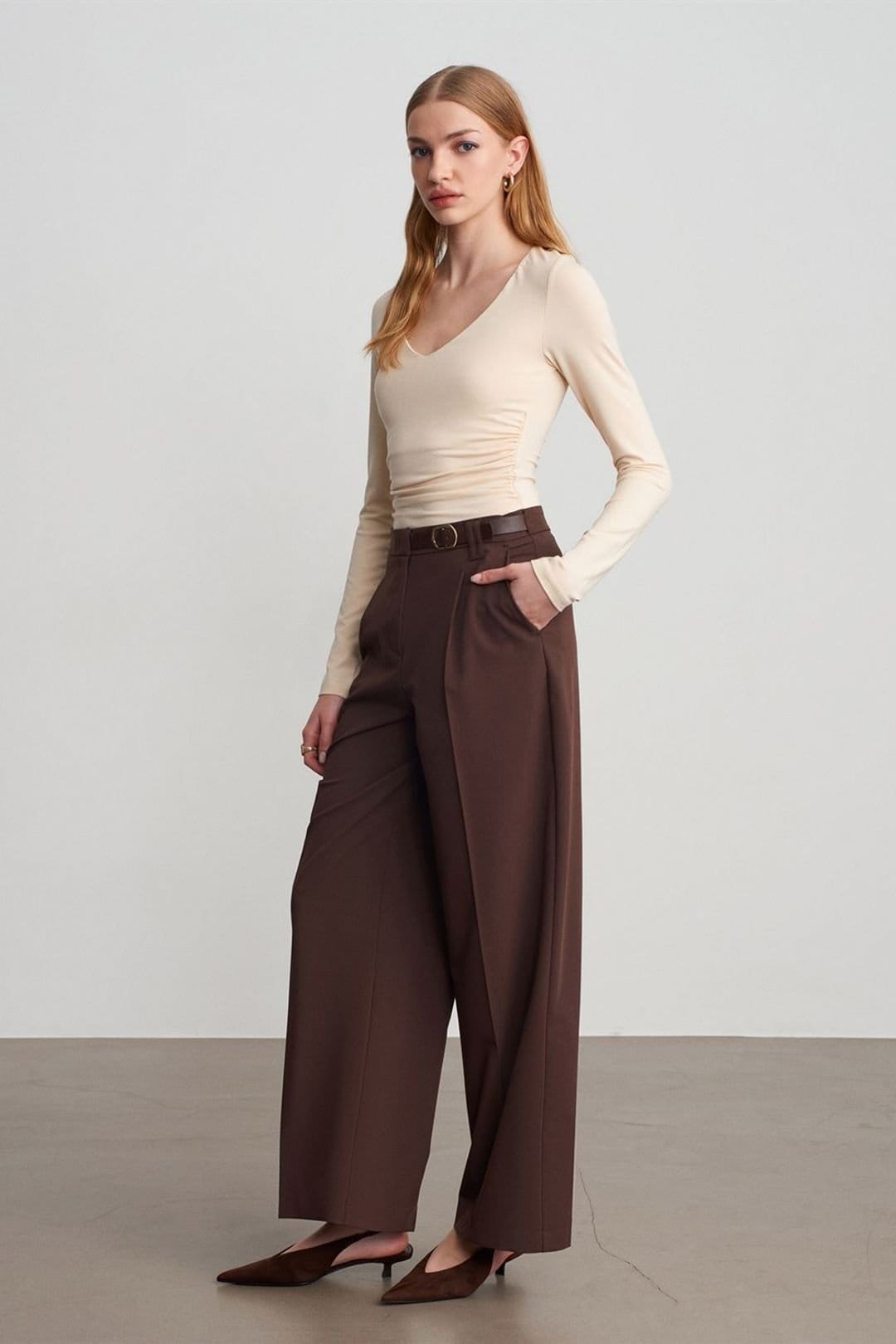 Dilvin Dilvin Women's Wide-leg Belted Crepe Trousers in Chocolate - 4