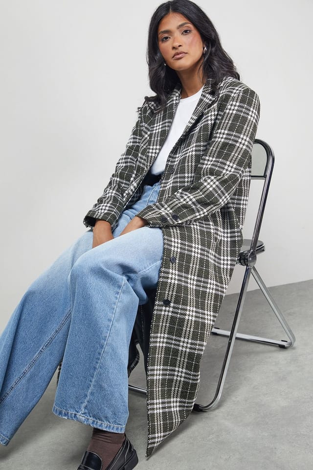 Warehouse Warehouse Women's Checked Oversized Maxi Coat in Black - 2