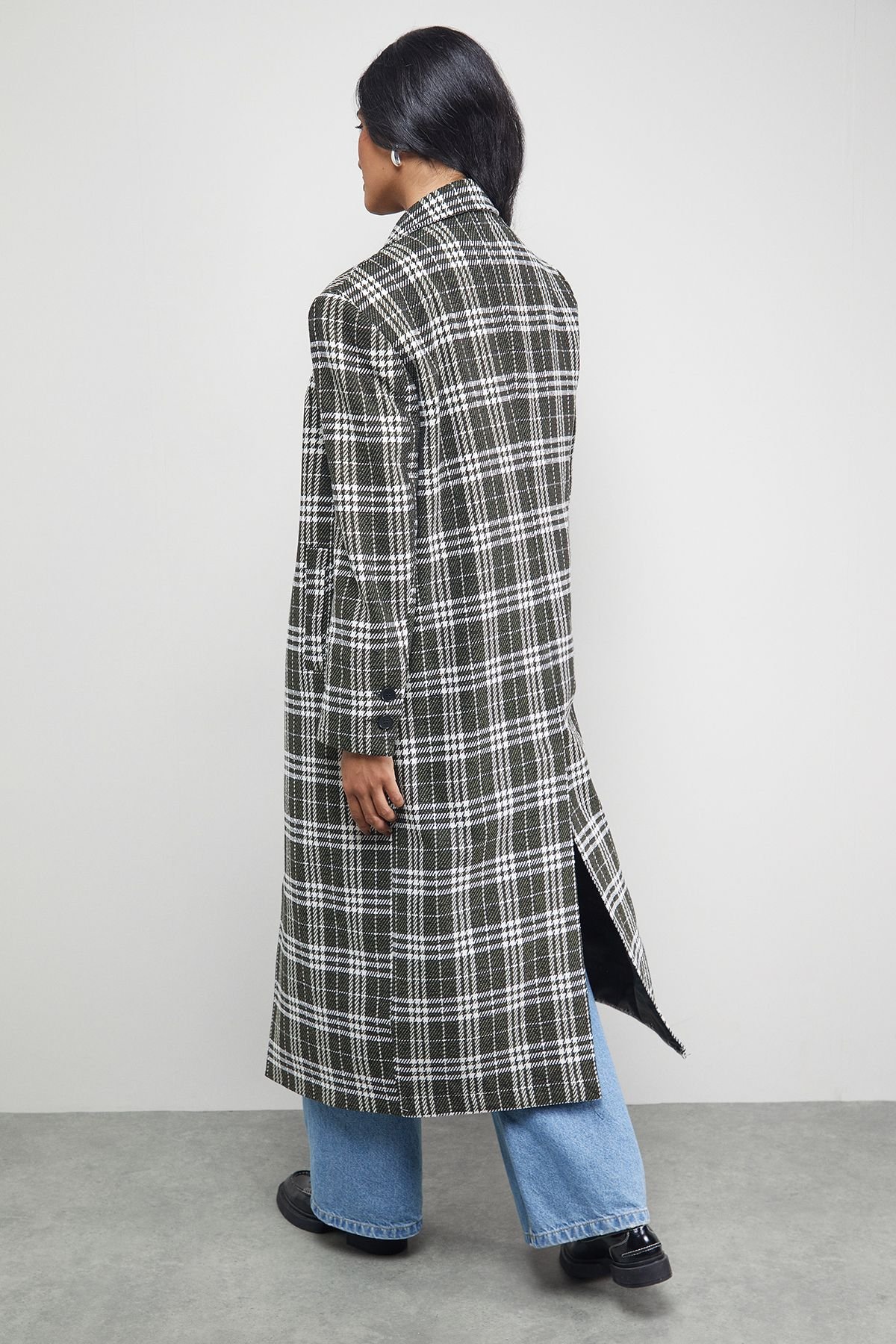 Warehouse Warehouse Women's Checked Oversized Maxi Coat in Black - 3