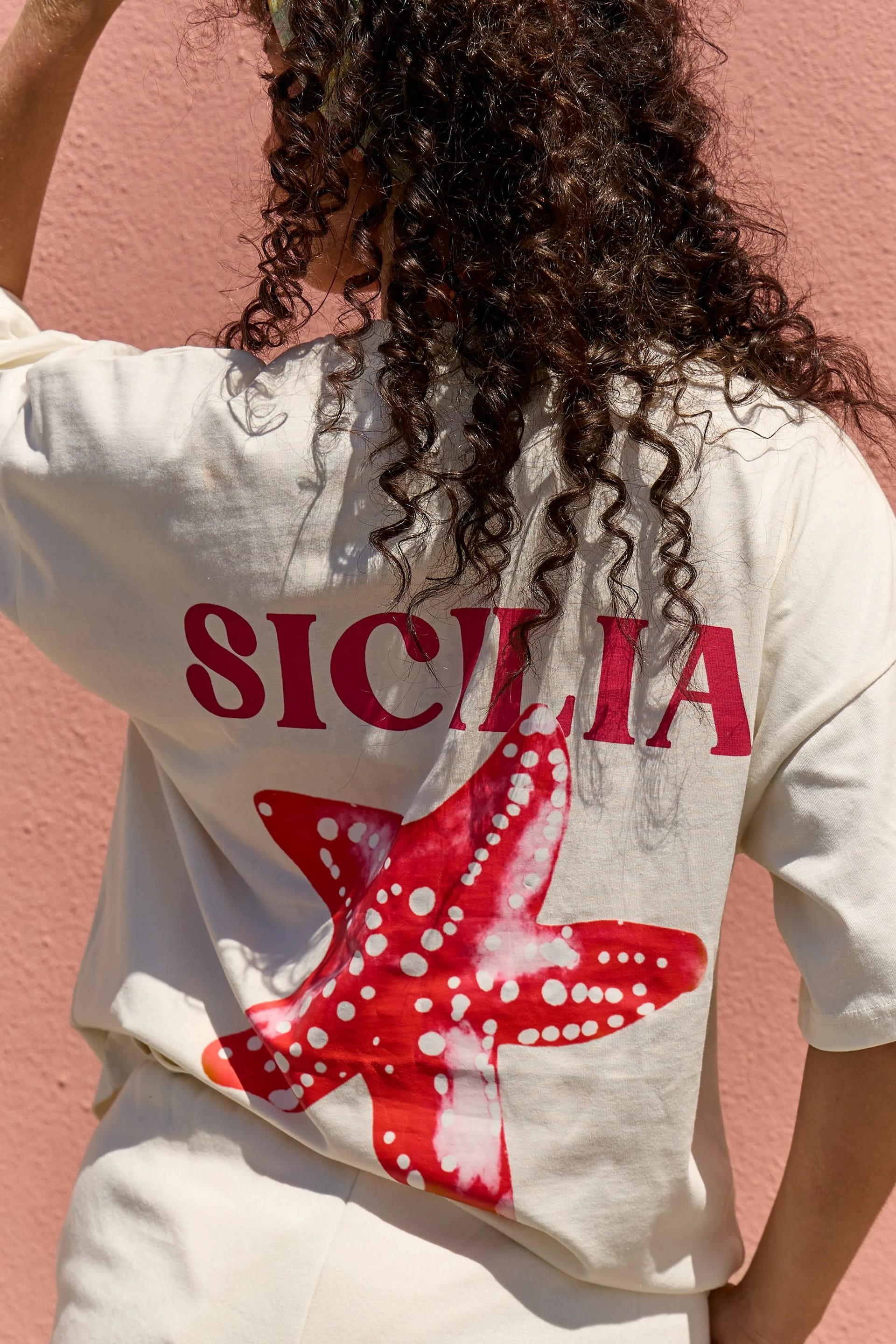 Kaiia Kaiia Sicilia Graphic Oversized T-shirt Cream & Chilli Red - 4