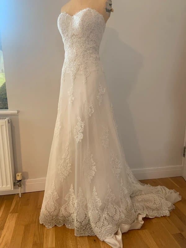 Anna Sorrano Anna Sorrano Ivory Embroidered Wedding Dress - Size 8/10/12 Corset Back)