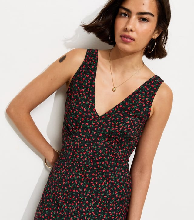 New Look Women's Black Rose Print V-Neck Midi Dress New Look - 3