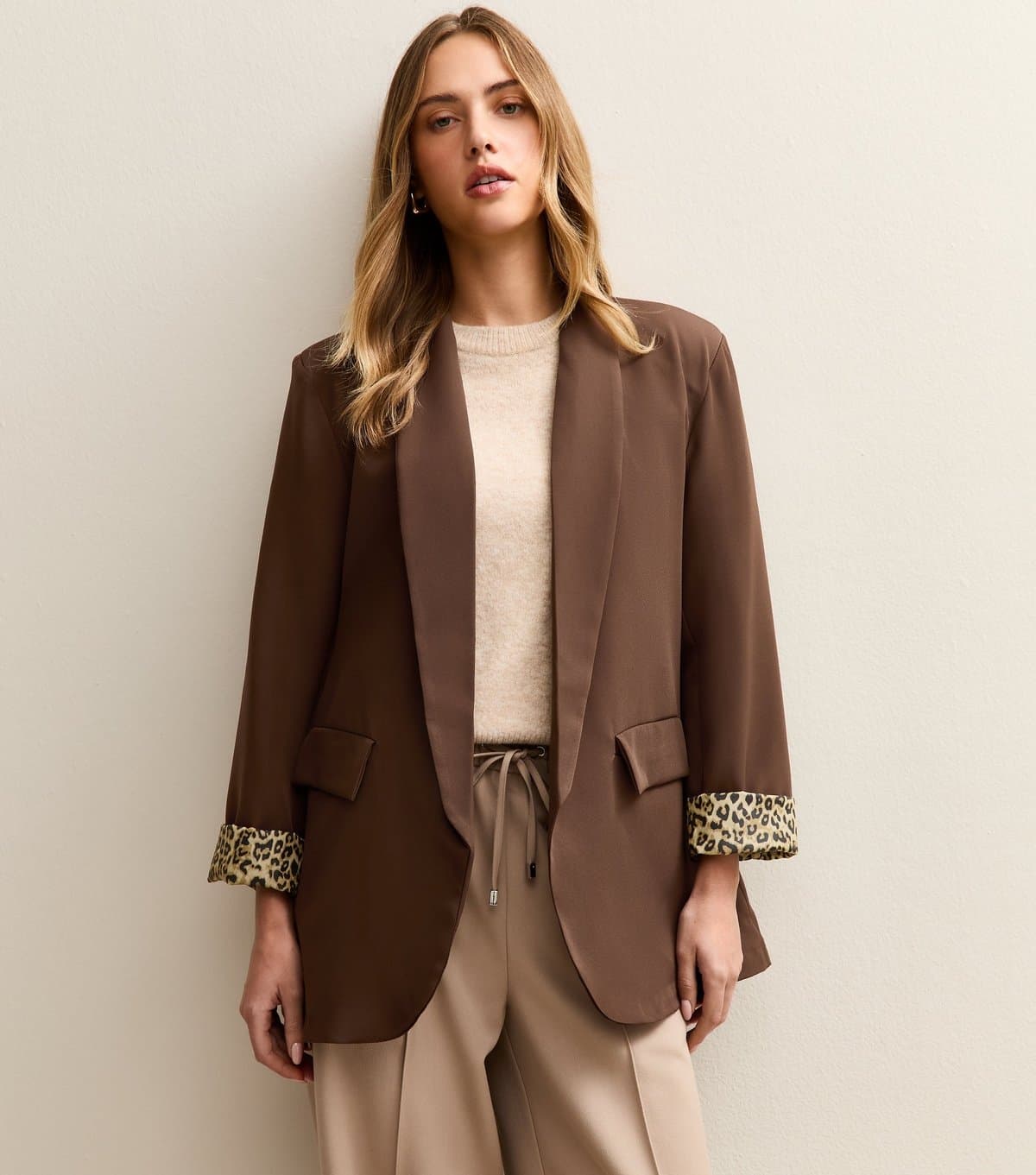 Gini London Women's Mid Brown Contrast Cuff Blazer Gini London New Look