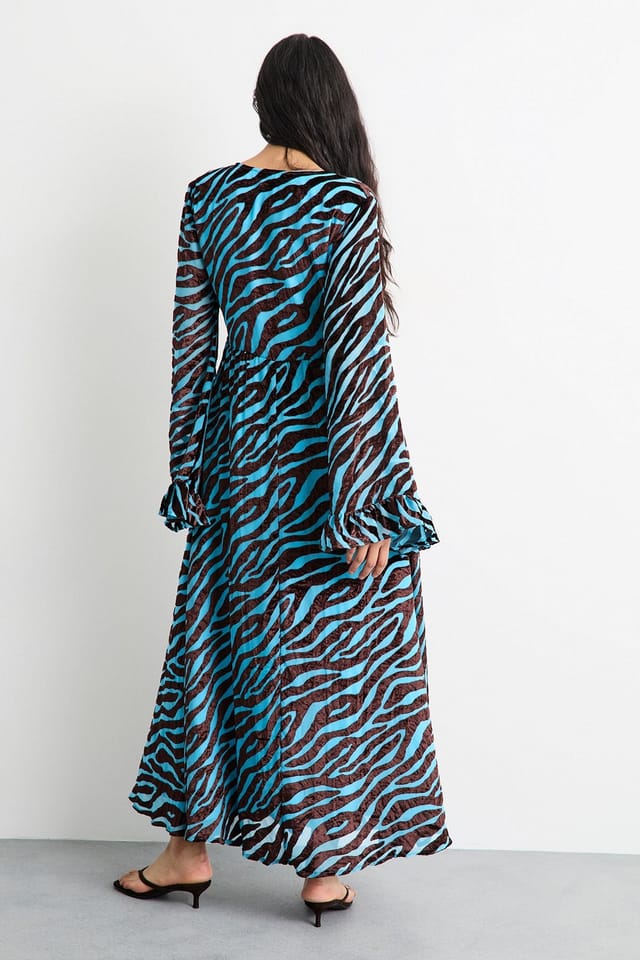 Warehouse Warehouse Women's Burnout Velvet Plunge Neck Flared Sleeve Belted Maxi Dress in Blue - 3