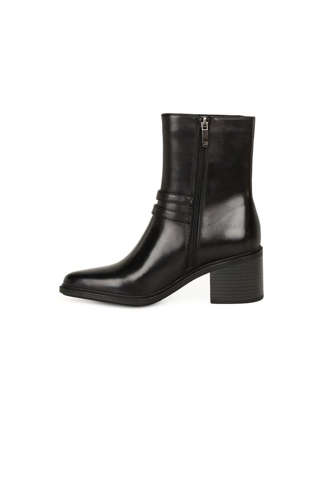 Regarde le Ciel Regarde Le Ciel Women's 'Elettra 02' Ankle Boots in Black - 2