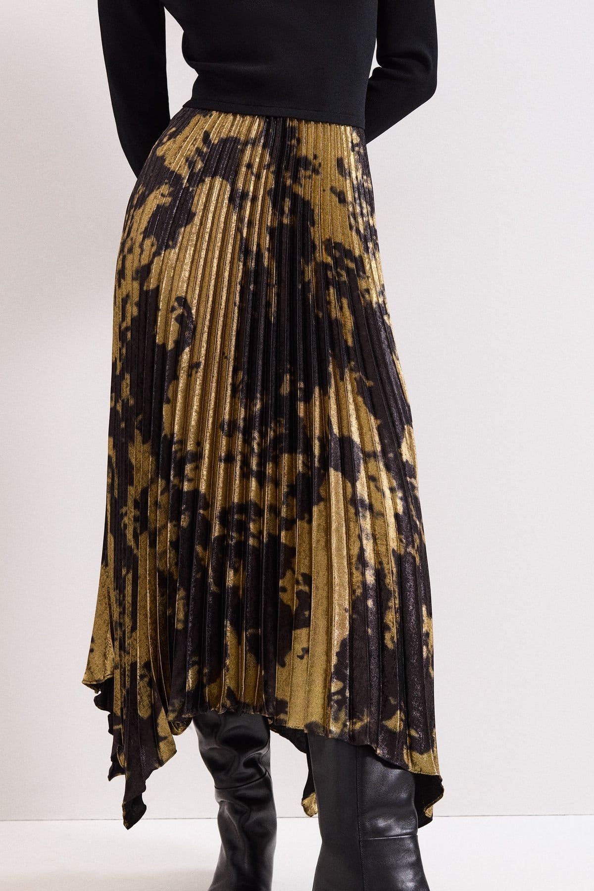 Phase Eight Phase Eight Women's Jenifer Print Dress in Metallic Gold - 4