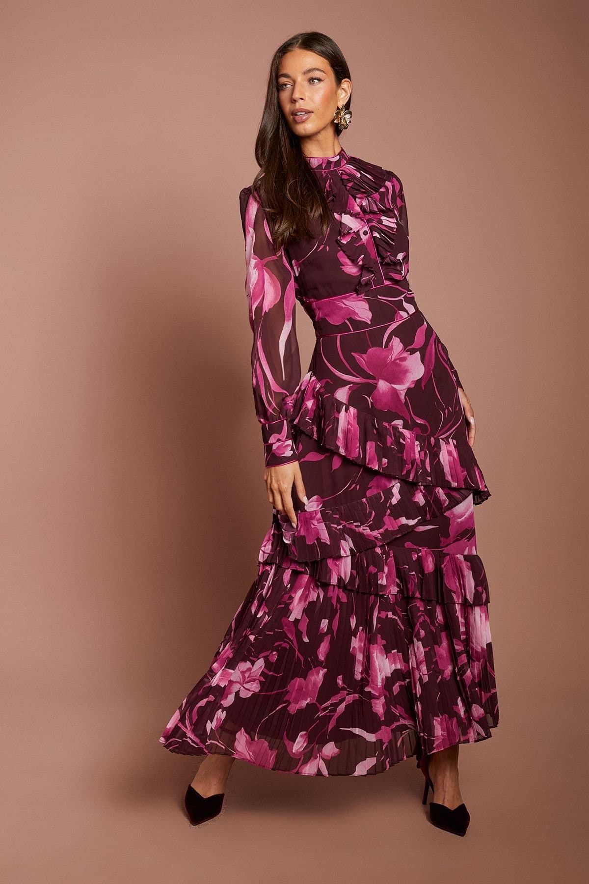 Coast Coast Women's Printed Long Sleeve Pleated Tiered Midaxi Dress in Burgundy