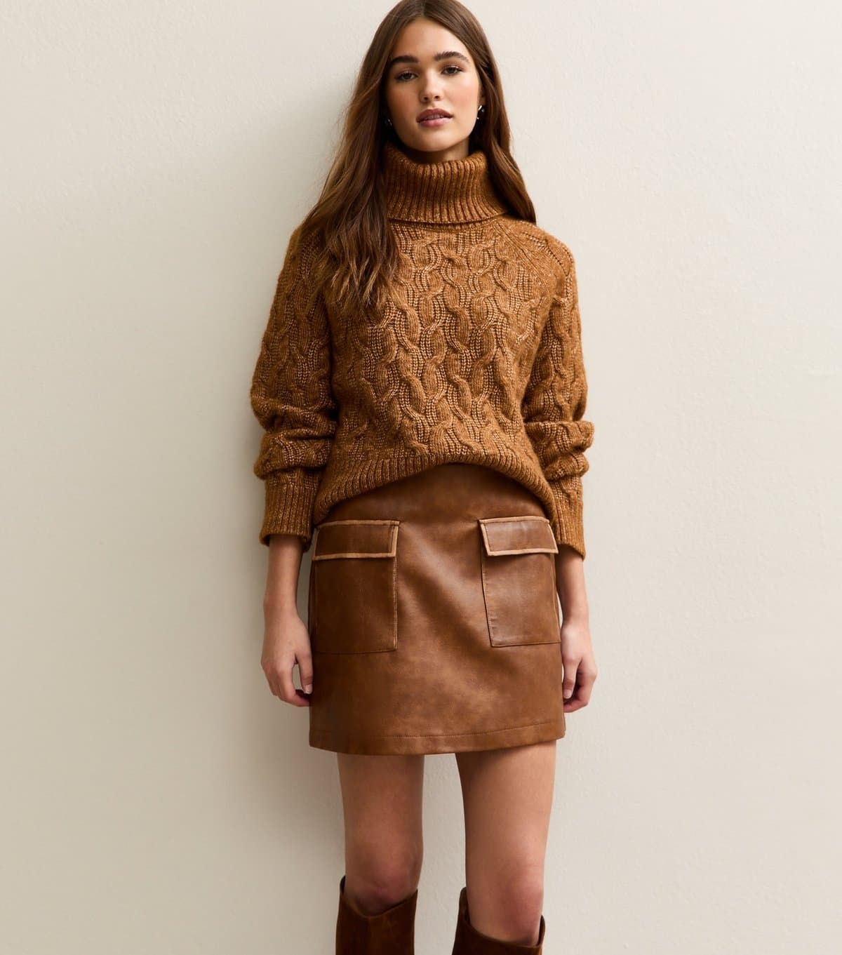 New Look Women's Tan Cracked Faux Leather Mini Skirt New Look