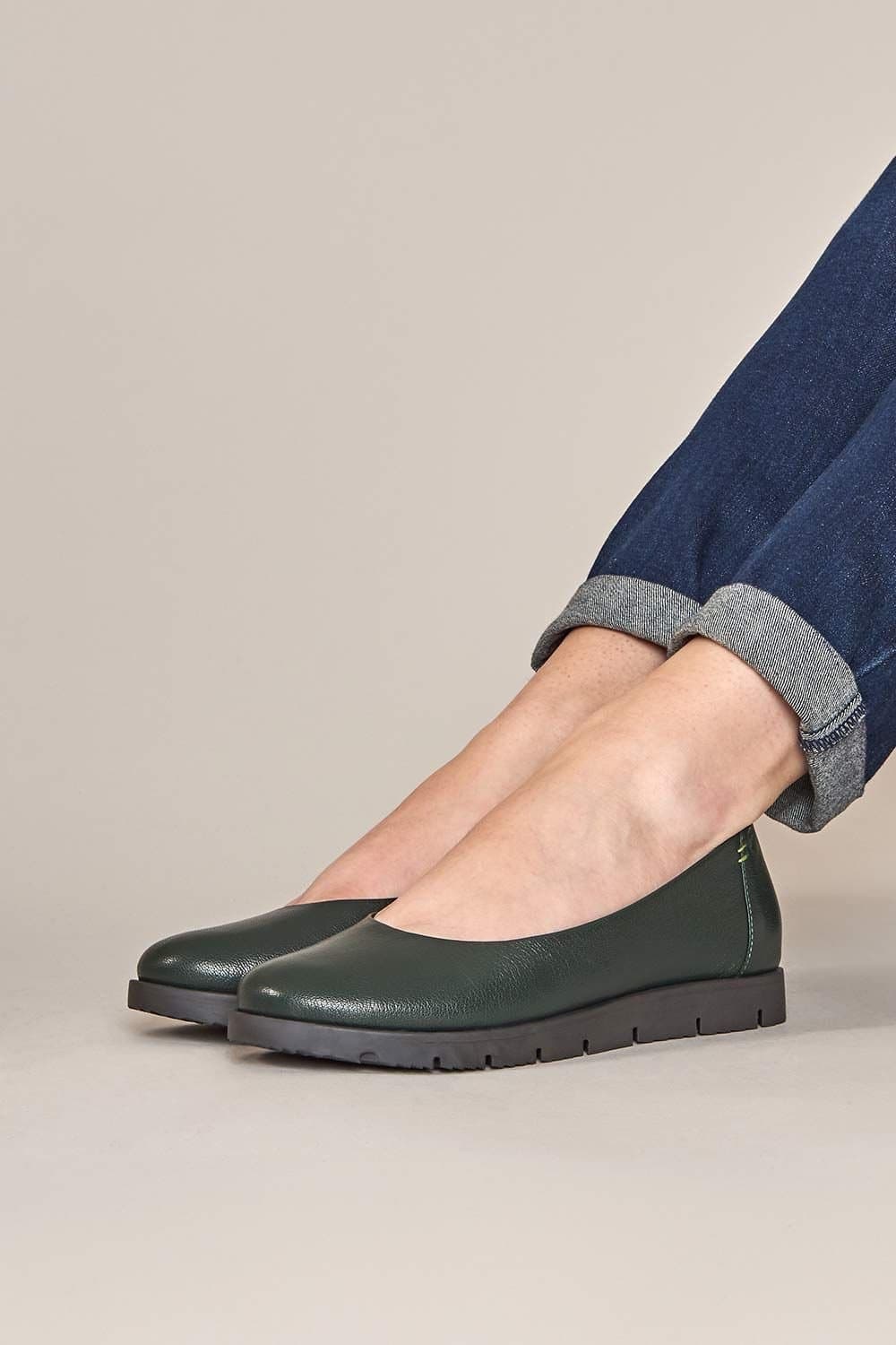 Moshulu Moshulu Women's Dark Green Leather Flats