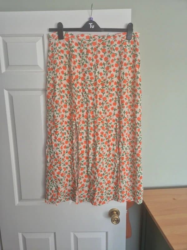 Topshop Topshop floral midi skirt slit legs size 16