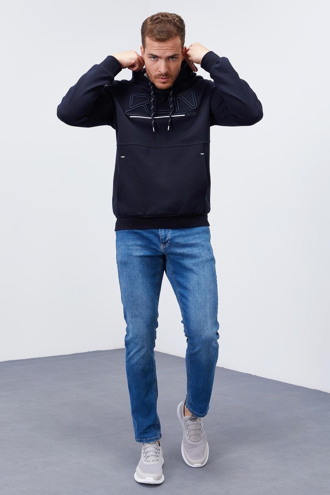 Tommy Life Tommy Life Men's Logo Printed Hooded Sweatshirt in Navy - 4