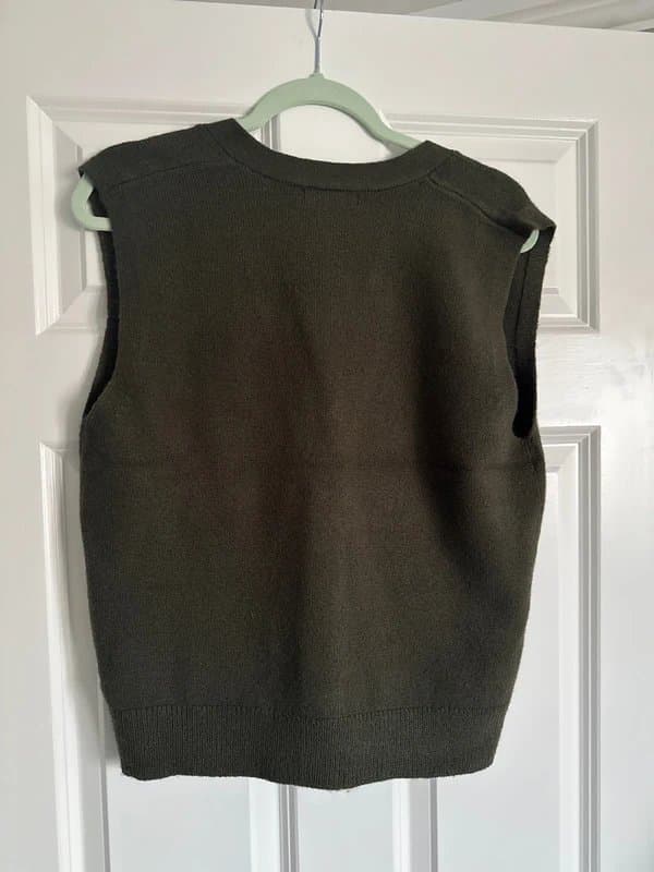 New Look Khaki v neck sleeveless jumper