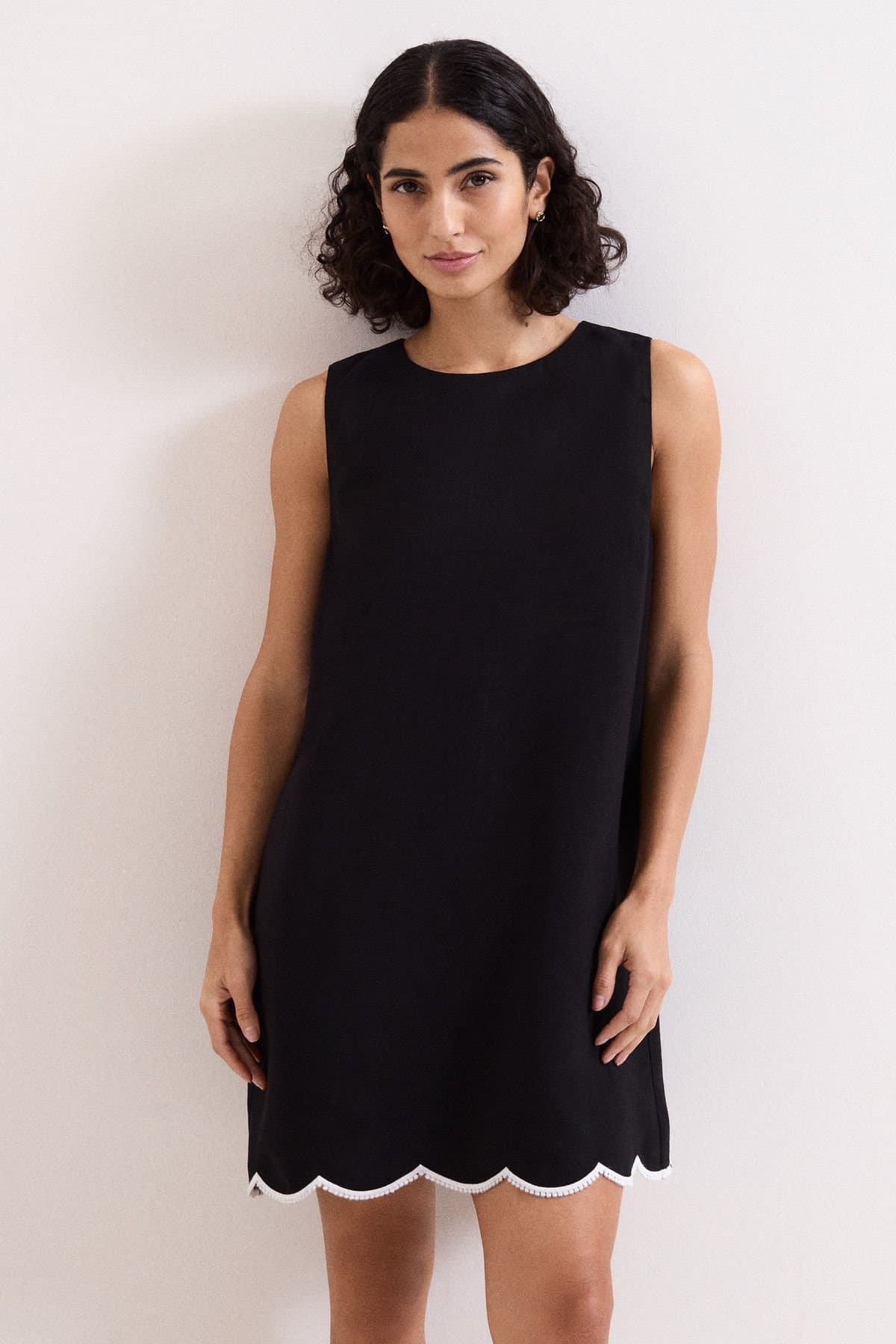 Phase Eight Phase Eight Women's Marta Scalloped Hem Shift Dress in Black