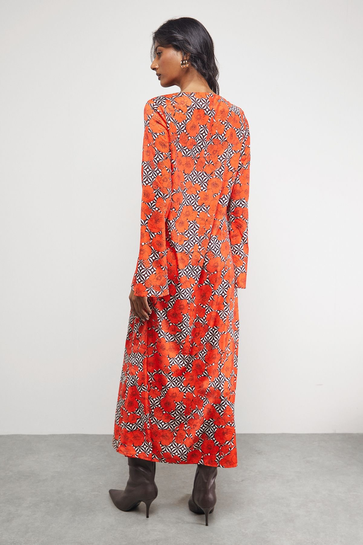 Warehouse Warehouse Women's Floral Crinkle Satin Bias Button Side Midi Dress in Orange - 3