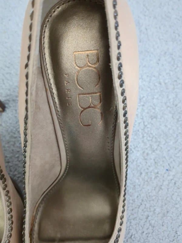 BCBG Ladies BCBG Soft Beige Heels, Size 5, Leather