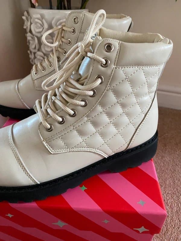 Boohoo Boohoo cream tie front boots Size 5 New
