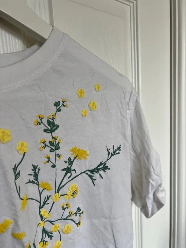 New Look White floral embroidered tshirt / baby tee