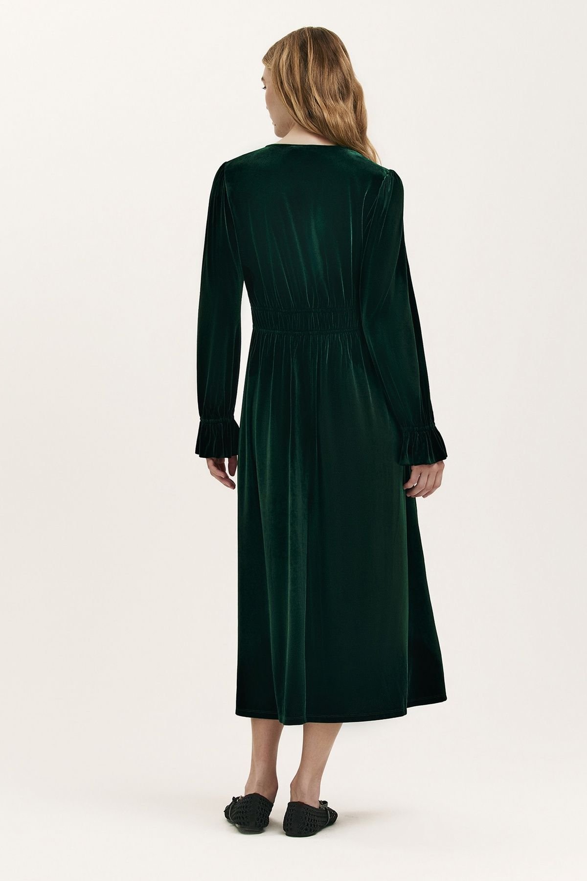 Finery London Finery London Women's Petite Laila Velvet Midi Waisted Dress in Bottle Green - 3