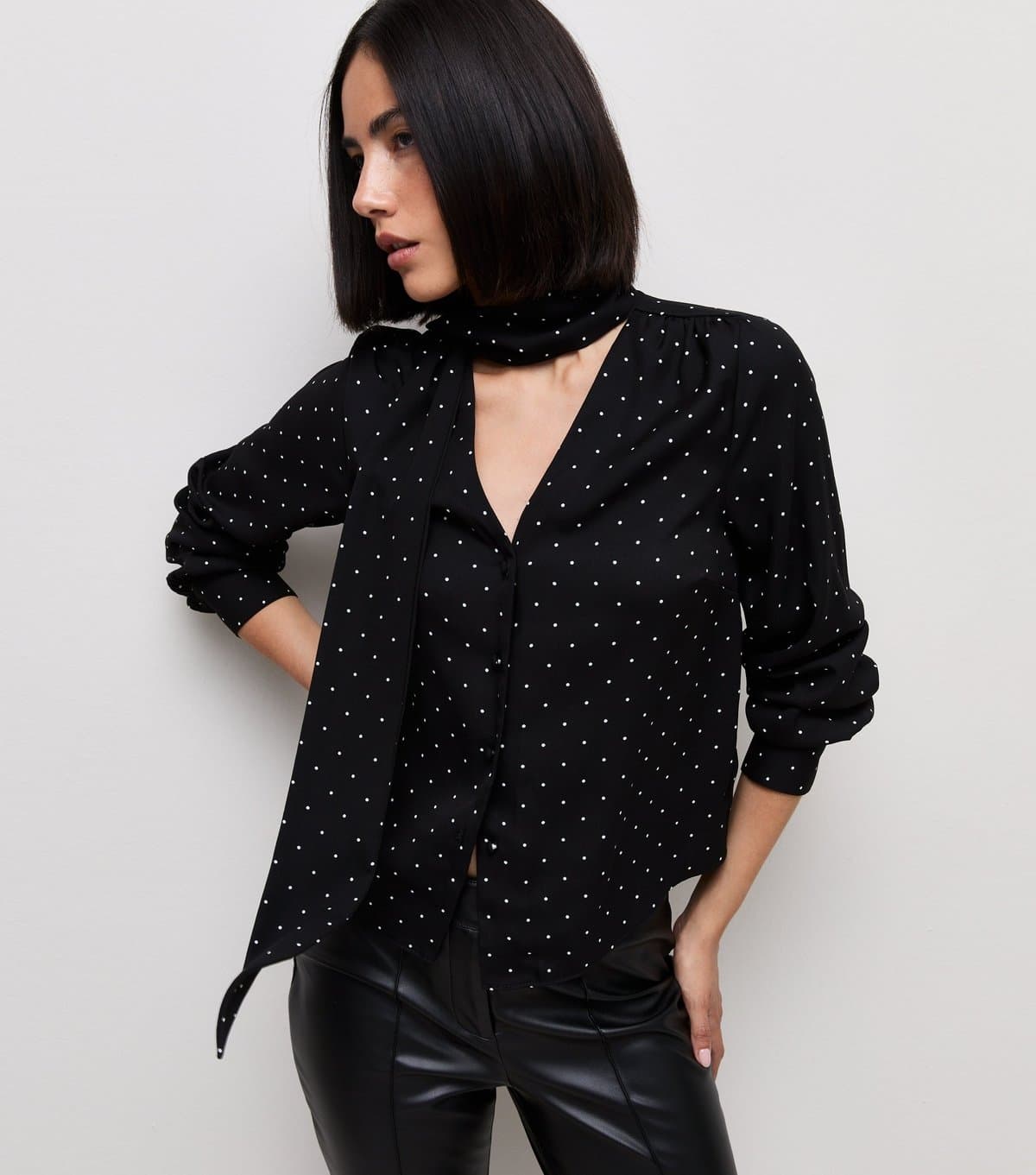 New Look Women's Black Woven Spot Print Pussybow Blouse New Look