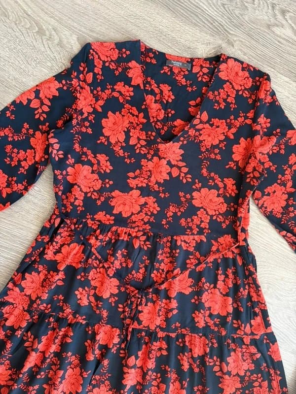 Nutmeg Nutmeg Size 14 Black & Red Floral Midi Dress Tiered Boho Tea Dress V Neck 3/4 Sleeve Cottagecore