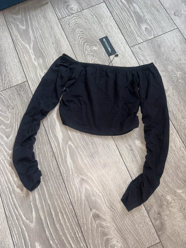 PrettyLittleThing PLT off the shoulder long sleeved ruched black crop top size 6