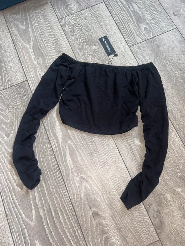 PrettyLittleThing Black Off-Shoulder Crop Top Size 6