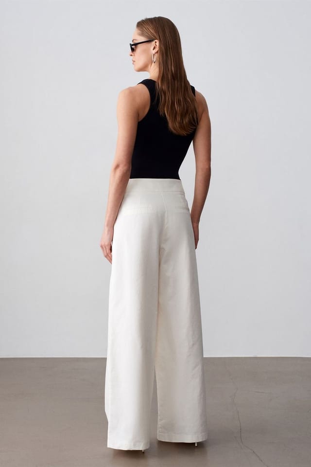 Dilvin Dilvin Women's High-Waist Wide-Leg Pleated Trousers in Off-White - 2