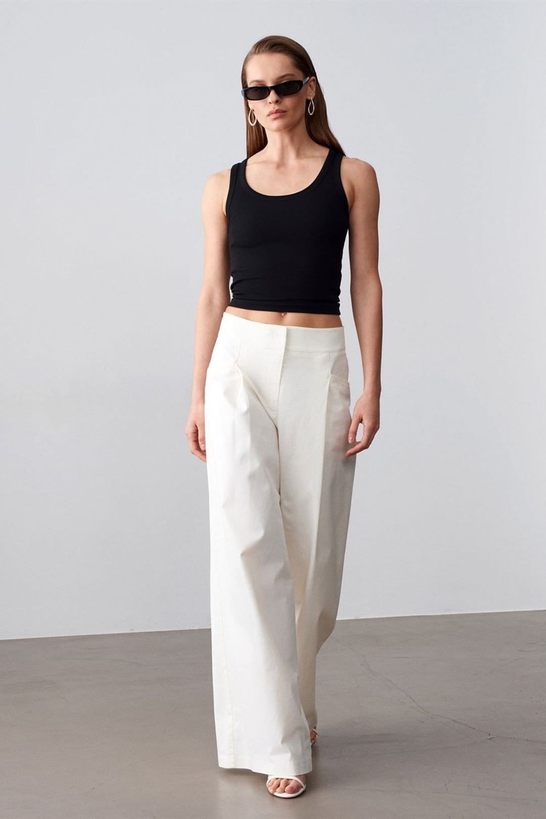 Dilvin Dilvin Women's High-Waist Wide-Leg Pleated Trousers in Off-White - 4