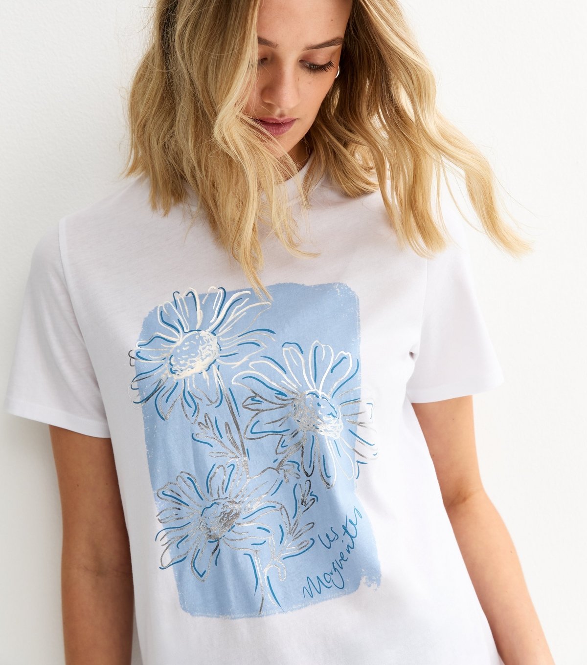 New Look Women's Light Blue Foiled Flower Print T-Shirt New Look - 4