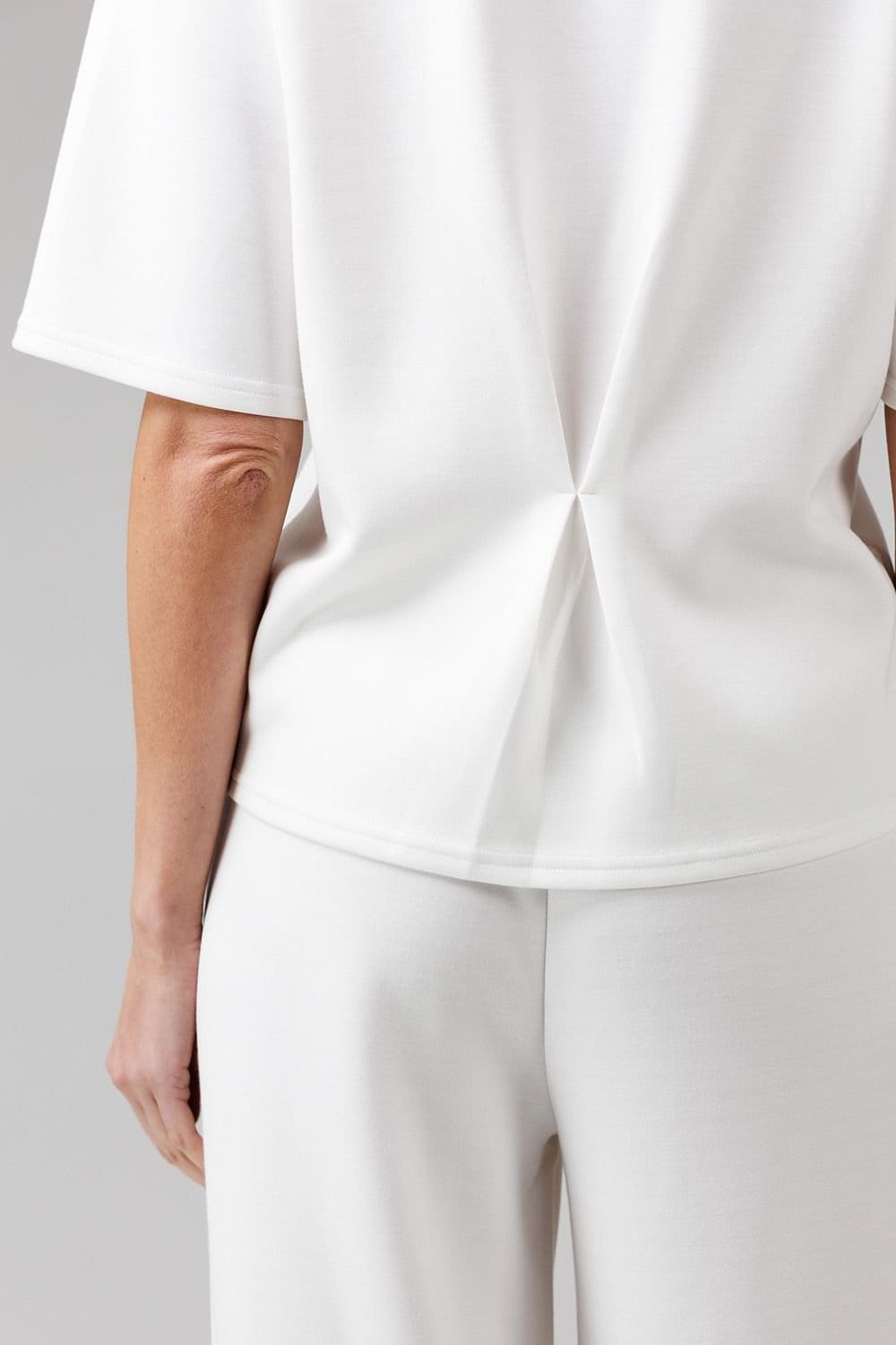French Connection French Connection Women's Luxe Short Sleeve Crew Neck Pinched Top in Off-White - 4