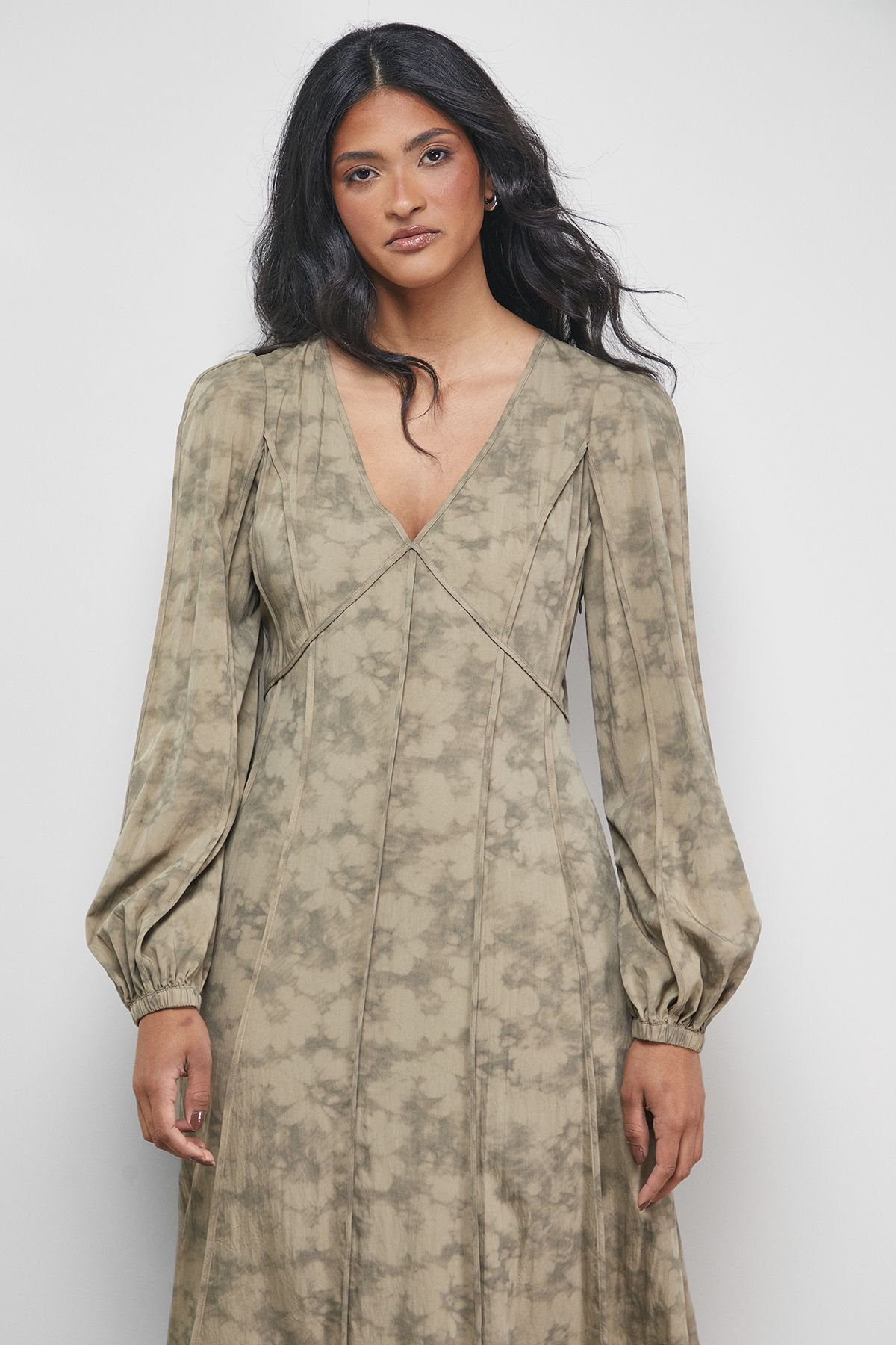 Warehouse Warehouse Women's Washed Seam Detail Plunge Neck Midi Dress in Brown - 4