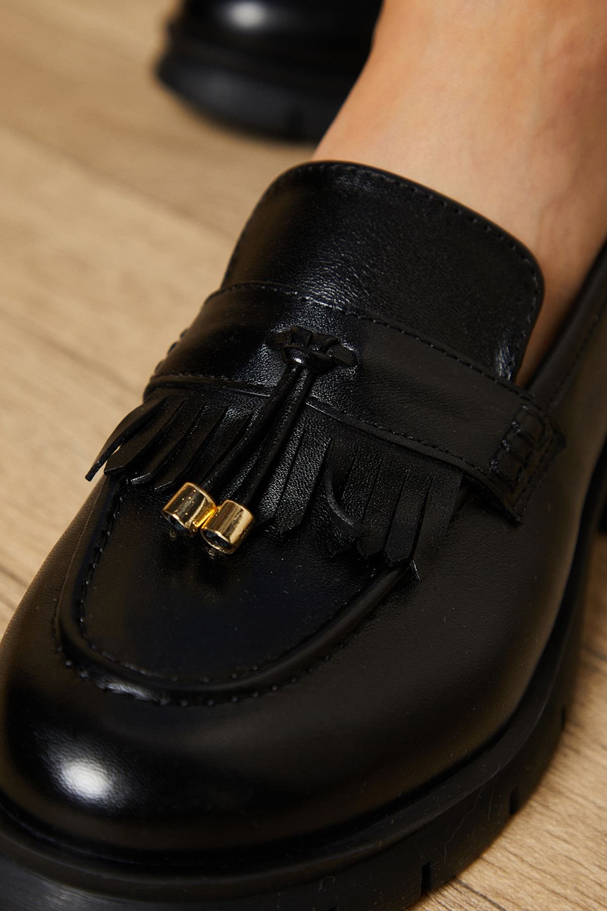 Oasis Oasis Women's Brooke Real Leather Tassel Detail Chunky Loafers in Black - 4