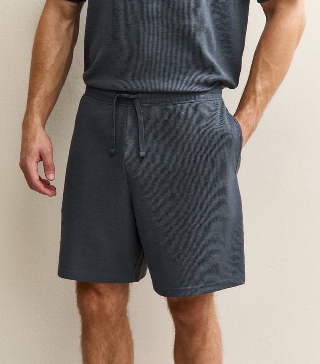 New Look Men's Dark Blue Regular Waffle Texture Shorts New Look - 2