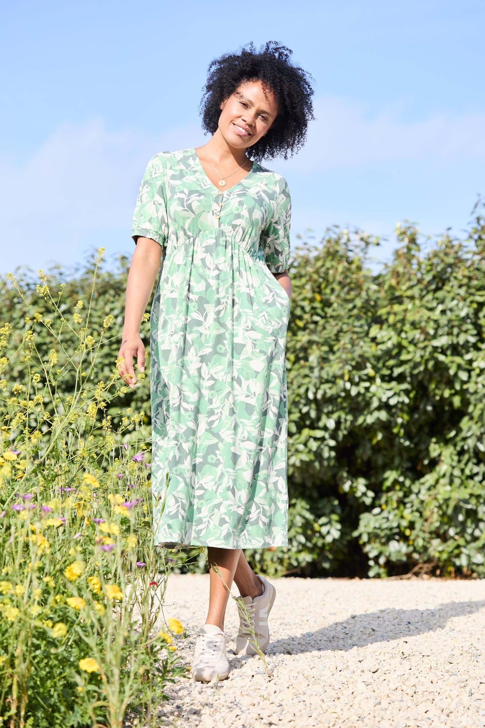 Lily & Me Lily & Me Women's Lilian Alder Print Viscose Short Sleeve Midi Dress with V-neckline in Green