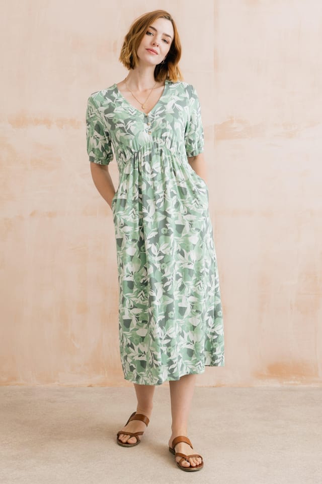 Lily & Me Lily & Me Women's Lilian Alder Print Viscose Short Sleeve Midi Dress with V-neckline in Green - 2