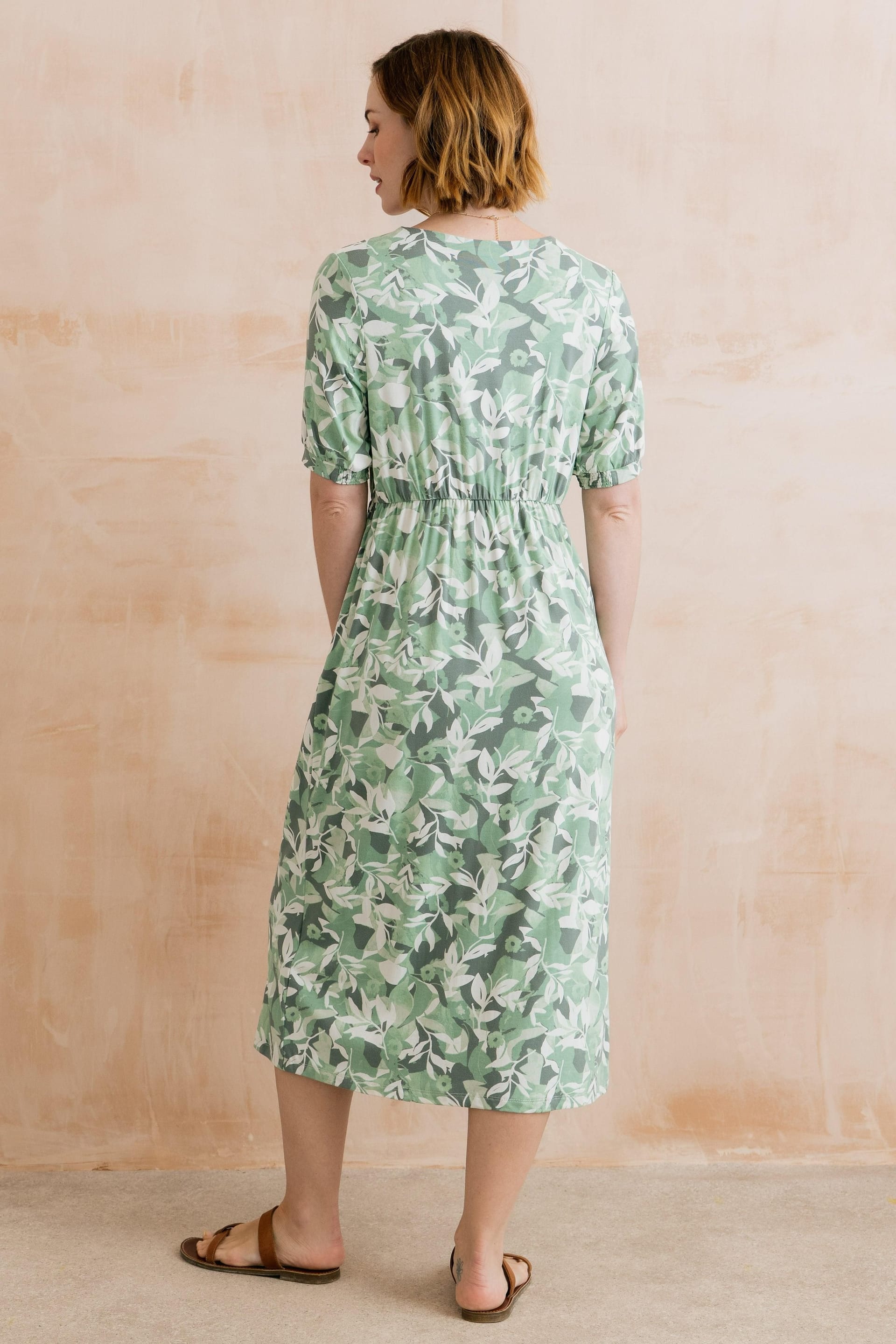 Lily & Me Lily & Me Women's Lilian Alder Print Viscose Short Sleeve Midi Dress with V-neckline in Green - 4