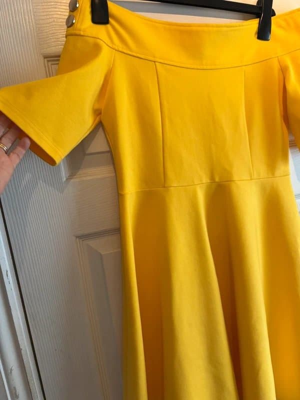 Karen Millen Karen Millen yellow dress Uk 14 new and unworn. Races wedding cruise occasion wear