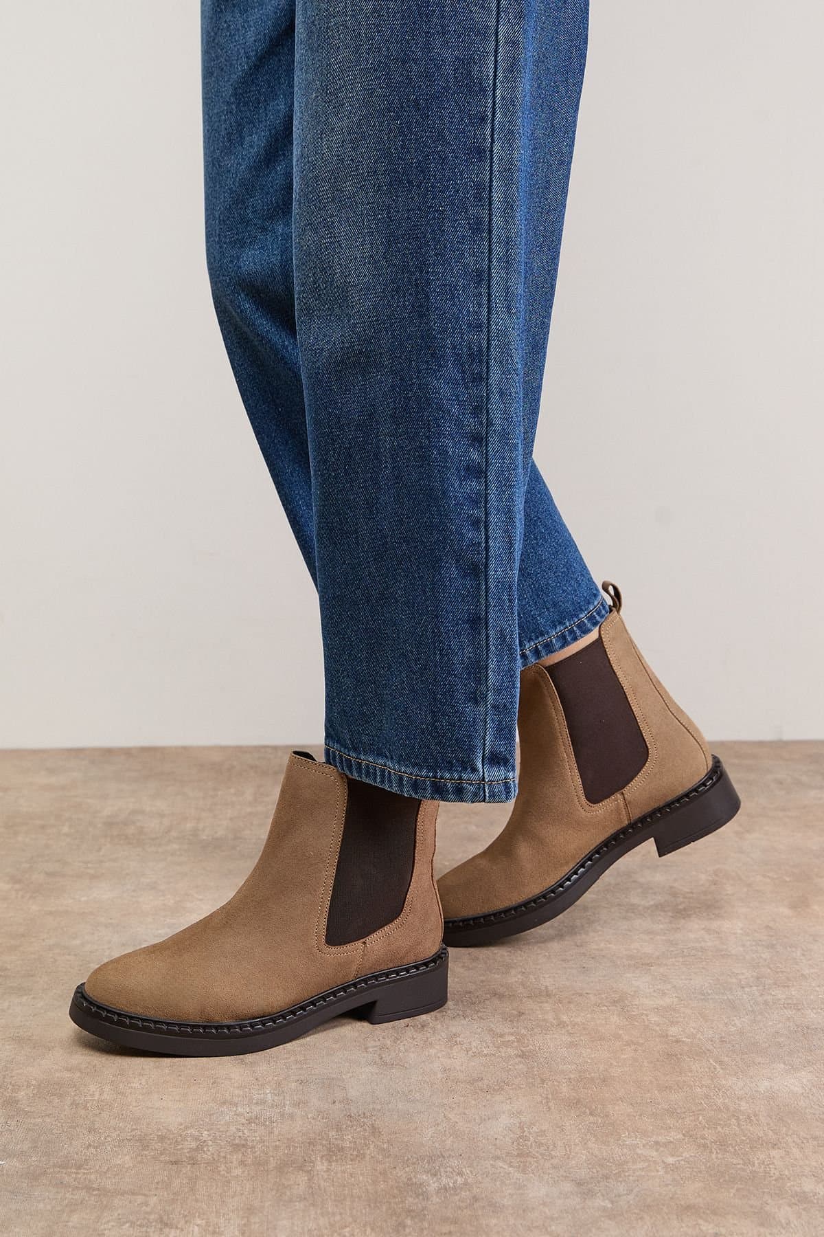 Oasis Oasis Women's Betty Real Suede Chunky Chelsea Boots in Taupe