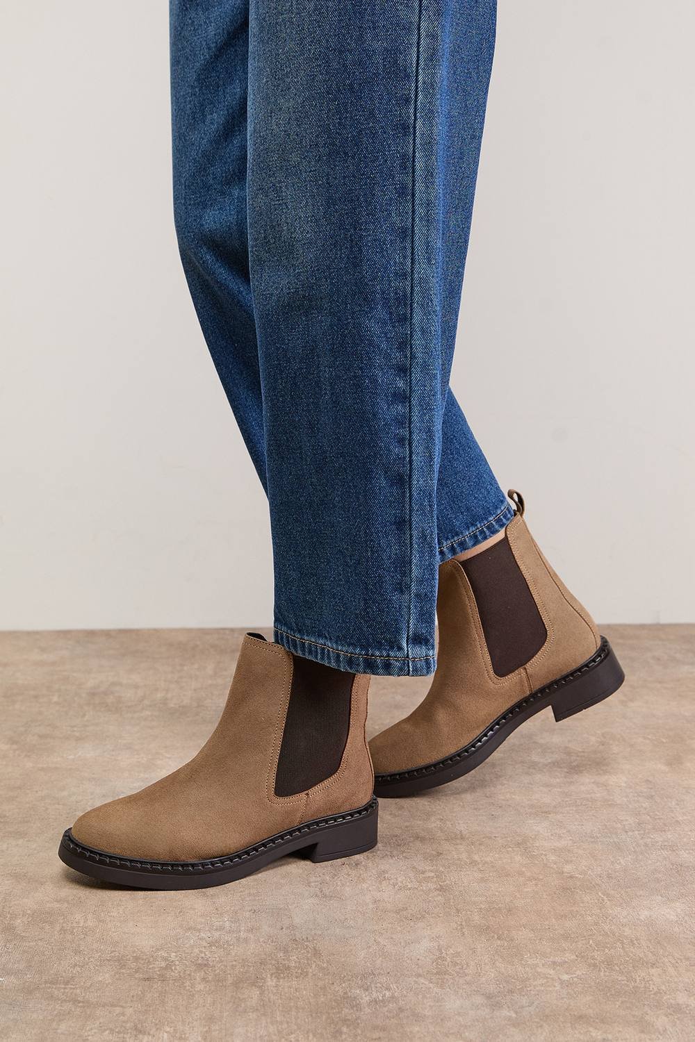 Oasis Oasis Women's Betty Real Suede Chunky Chelsea Boots in Taupe - 2