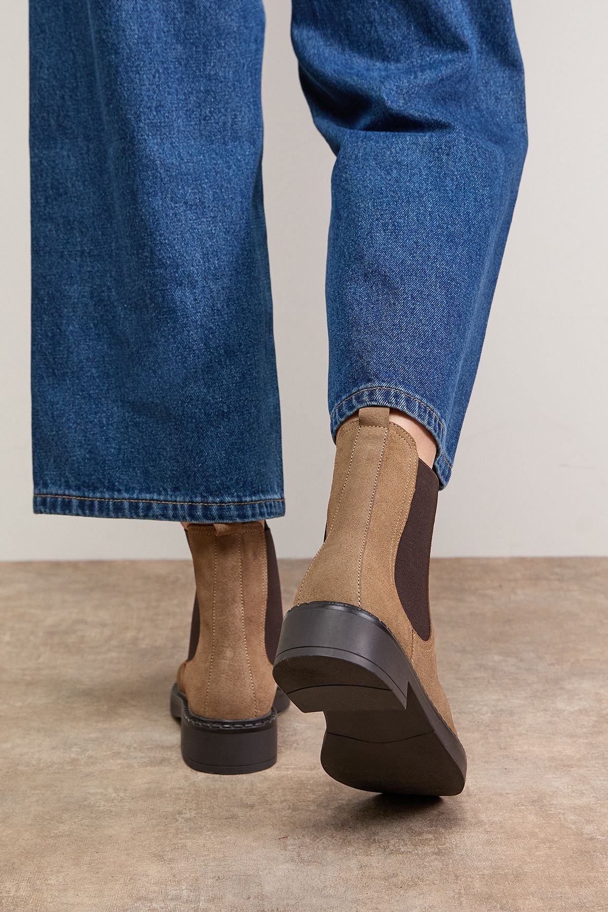 Oasis Oasis Women's Betty Real Suede Chunky Chelsea Boots in Taupe - 3